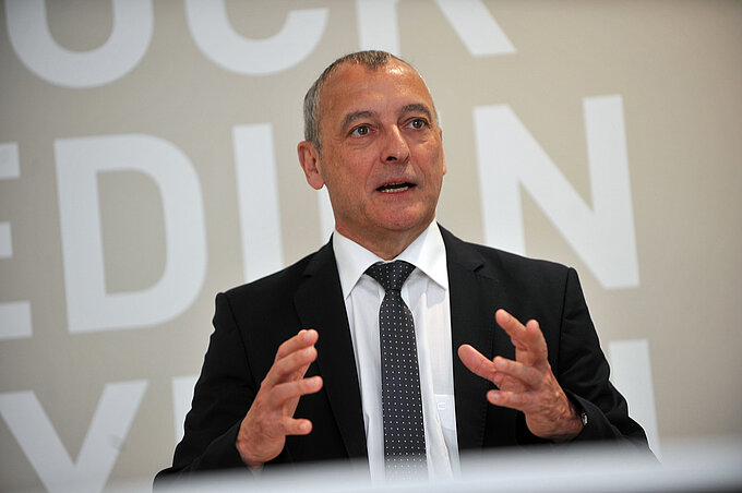 Christoph_Schleunung_Gespraech.jpg