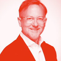 Portraitbild von Prof. Dr. Florian Bauer