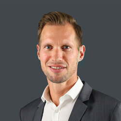 2025-Manghofer.jpg 2025-Manghofer.jpg