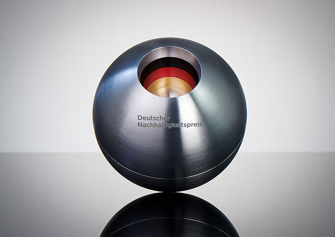 Deutscher_Nachhaltigkeitspreis_Preisstatuette.jpg
